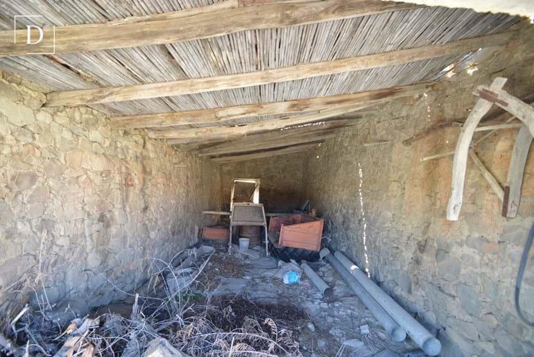 Traditionele woning met tuin voor renovatie