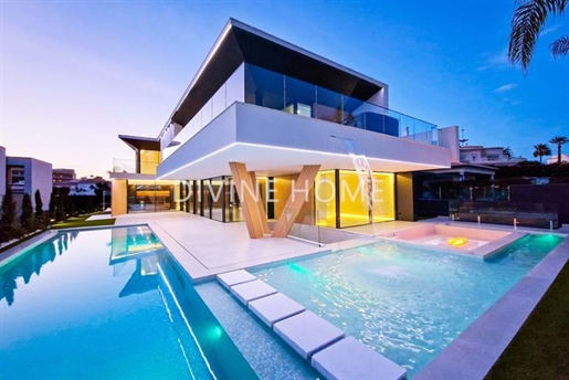 Stunning luxury Villa - 5 Bedrooms, Pool, and Sea Views
