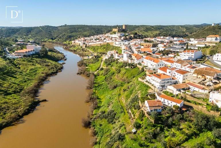 Appartement met 2 slaapkamers en balkon aan de voor- en achterzijde - Toplocatie in Mértola!