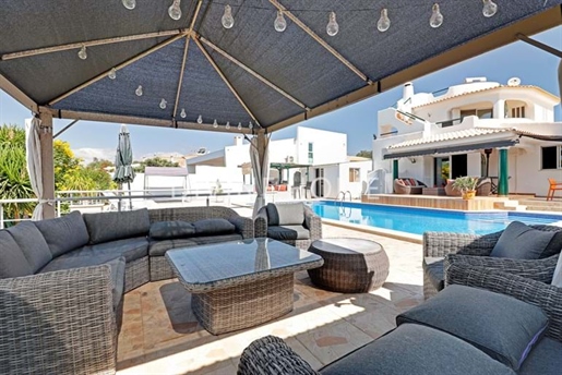3 bedroom detached villa with private pool
