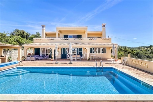 Spacious villa with private pool and amazing views