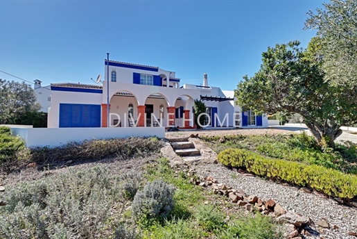 4 bedroom villa with extra large room located 15 minute drive from Tavira