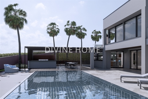 Luxe 4 slaapkamer villa met zwembad en groot perceel in Lagos