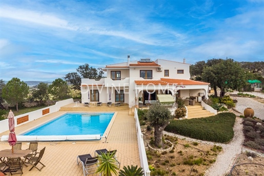 Fantastische villa met geweldig uitzicht en groot zwembad tussen Loulé en São Brás