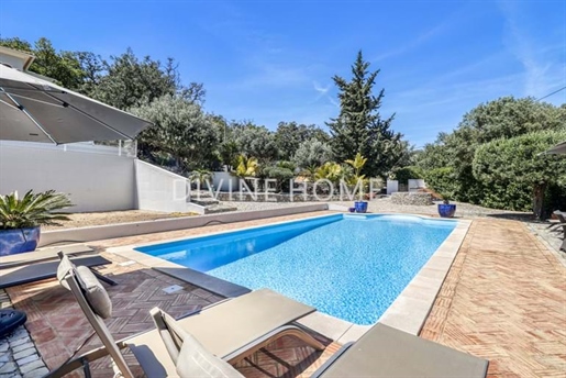 Fabulous 4 Bedroom Villa with Swimming Pool. Close to Town.