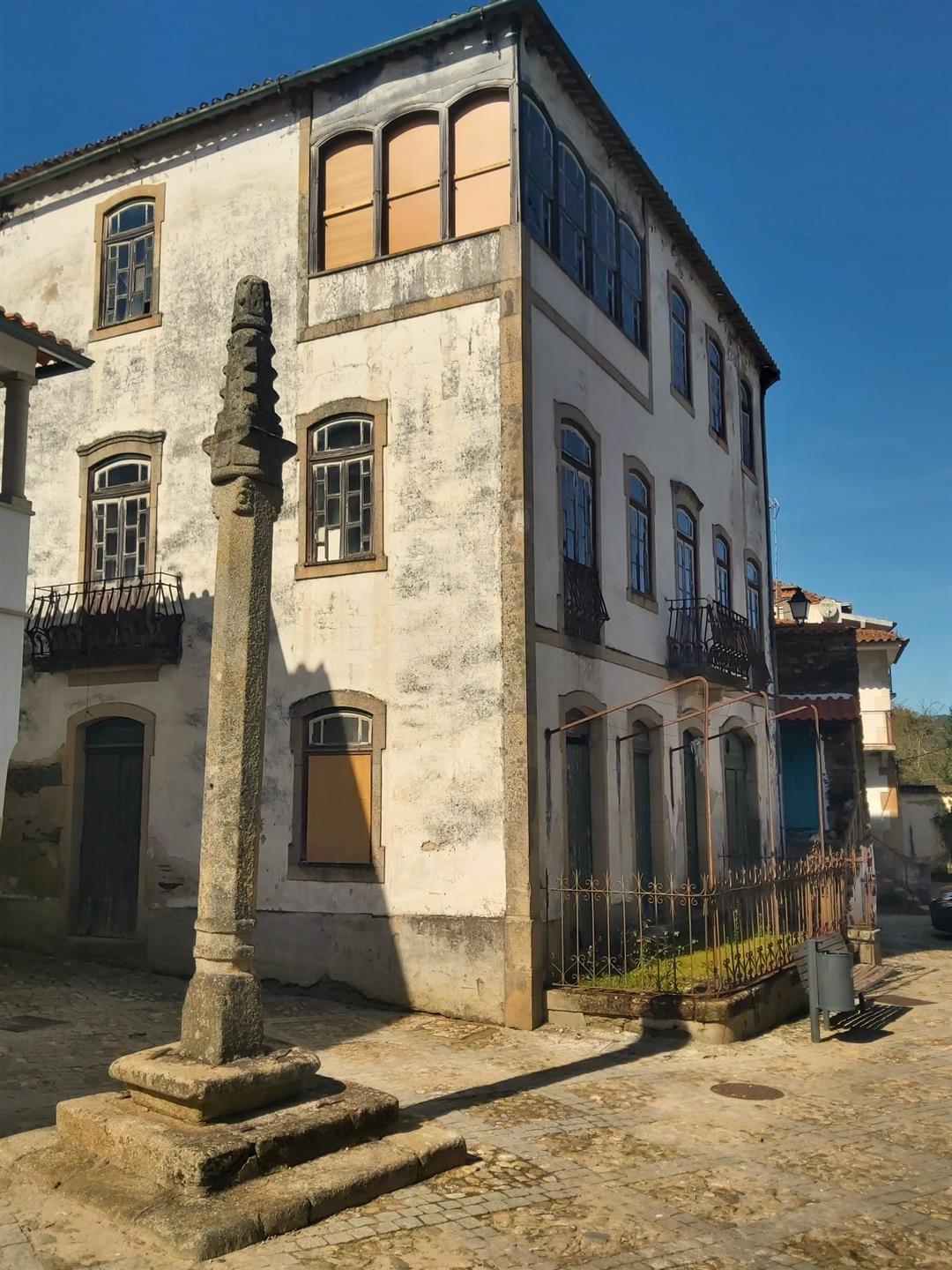 Bâtiment dans le quartier historique – Vila Cova Alva - Arganil Opportunité Unique