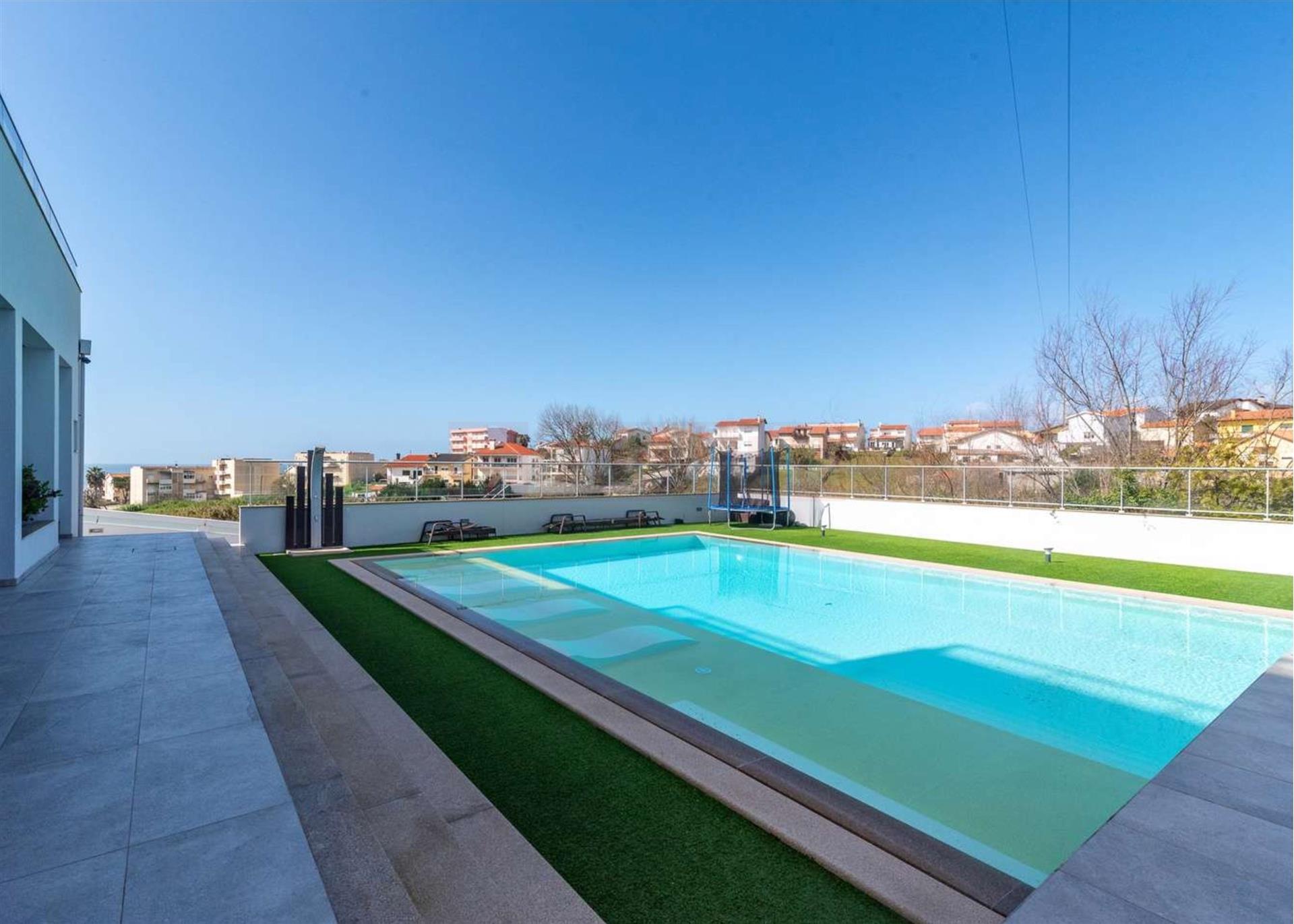 Fantastische villa met 6 slaapkamers, garage, zwembad en land - Figueira da Foz