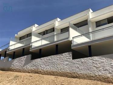 Home / Villa met 3 Kamers in  Freixo de Cima e de Baixo met 196,00 m²