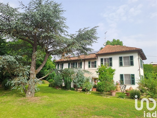 Sale Detached house / Villa 362 m² - 5 bedrooms - Quattordio