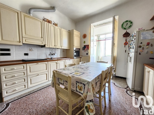 Sale Apartment 112 m² - 2 bedrooms - Vado Ligure