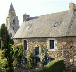 Charmiga historiska breton byhus