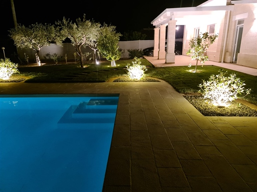 Villa contemporaine de trois chambres avec piscine à Polignano A Mare