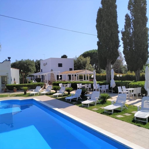 Aantrekkelijke moderne villa met 4 slaapkamers - met zwembad - Exclusieve tuin