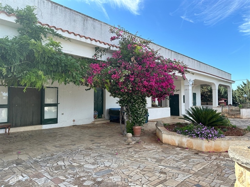 Impresionante villa con vistas al mar en Ostuni Hills