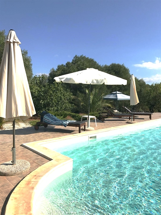 Villa de 3 chambres entièrement meublée avec piscine incroyable à Ostuni !