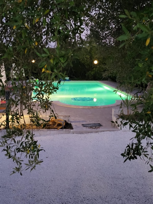 Voll möblierte Villa mit 3 Schlafzimmern und herrlichem Pool - in Ostuni!