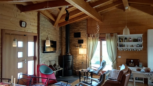 Outstanding 3-Bedroom Wood House Near Noci