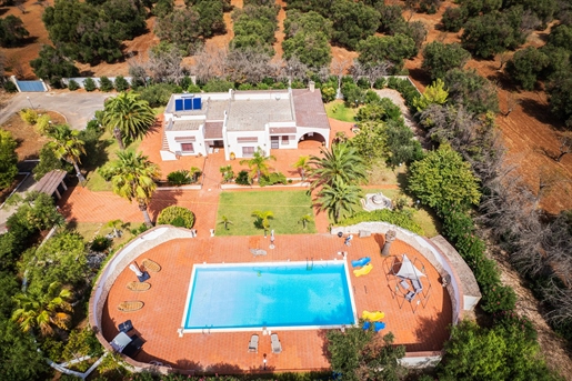 Luxueuse villa de 4 chambres avec piscine et jardin verdoyant