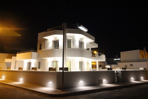 Stunning 6-Bedroom Villa By The Sea - As a B & B or Private Use