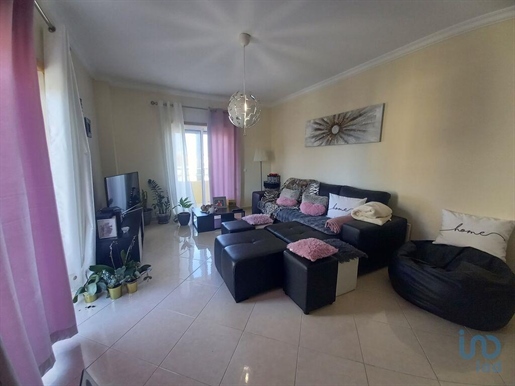 Apartment with 2 Rooms in Faro with 107,00 m²