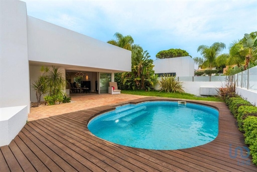 Home / Villa with 4 Rooms in Faro with 193,00 m²