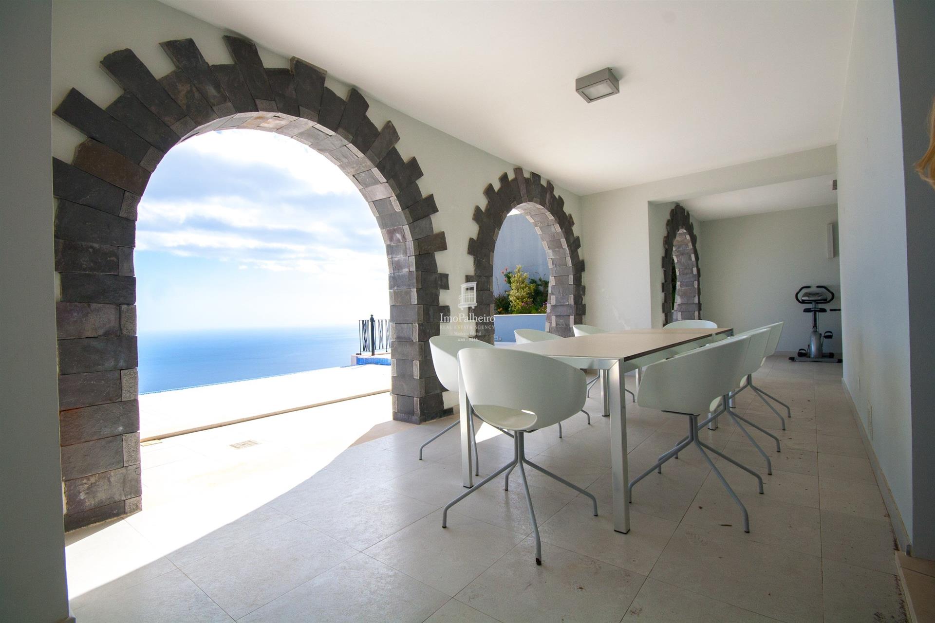 Stunning contemporary villa in Palheiro Village