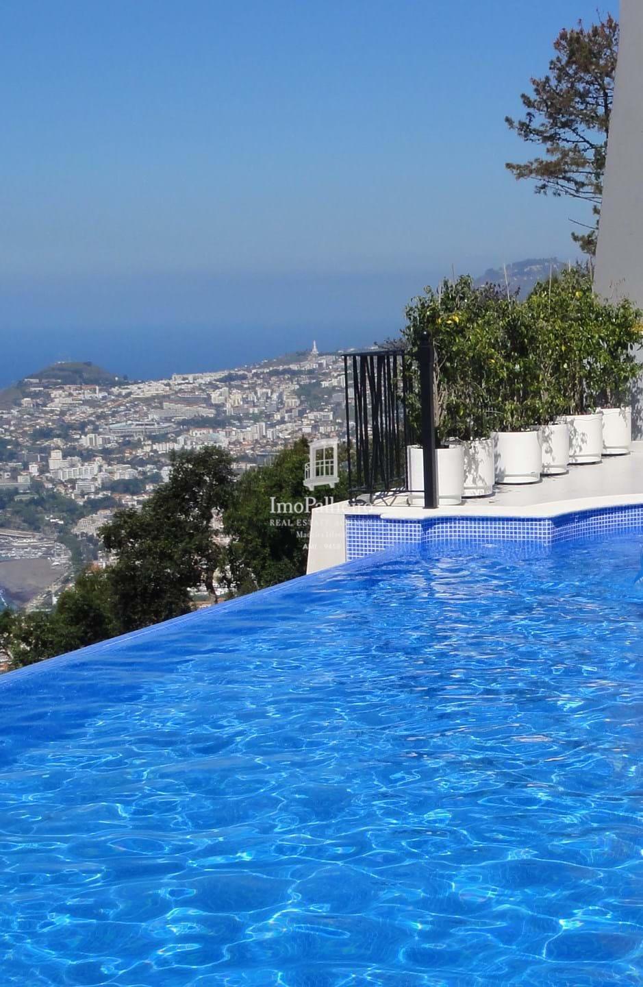 Stunning contemporary villa in Palheiro Village