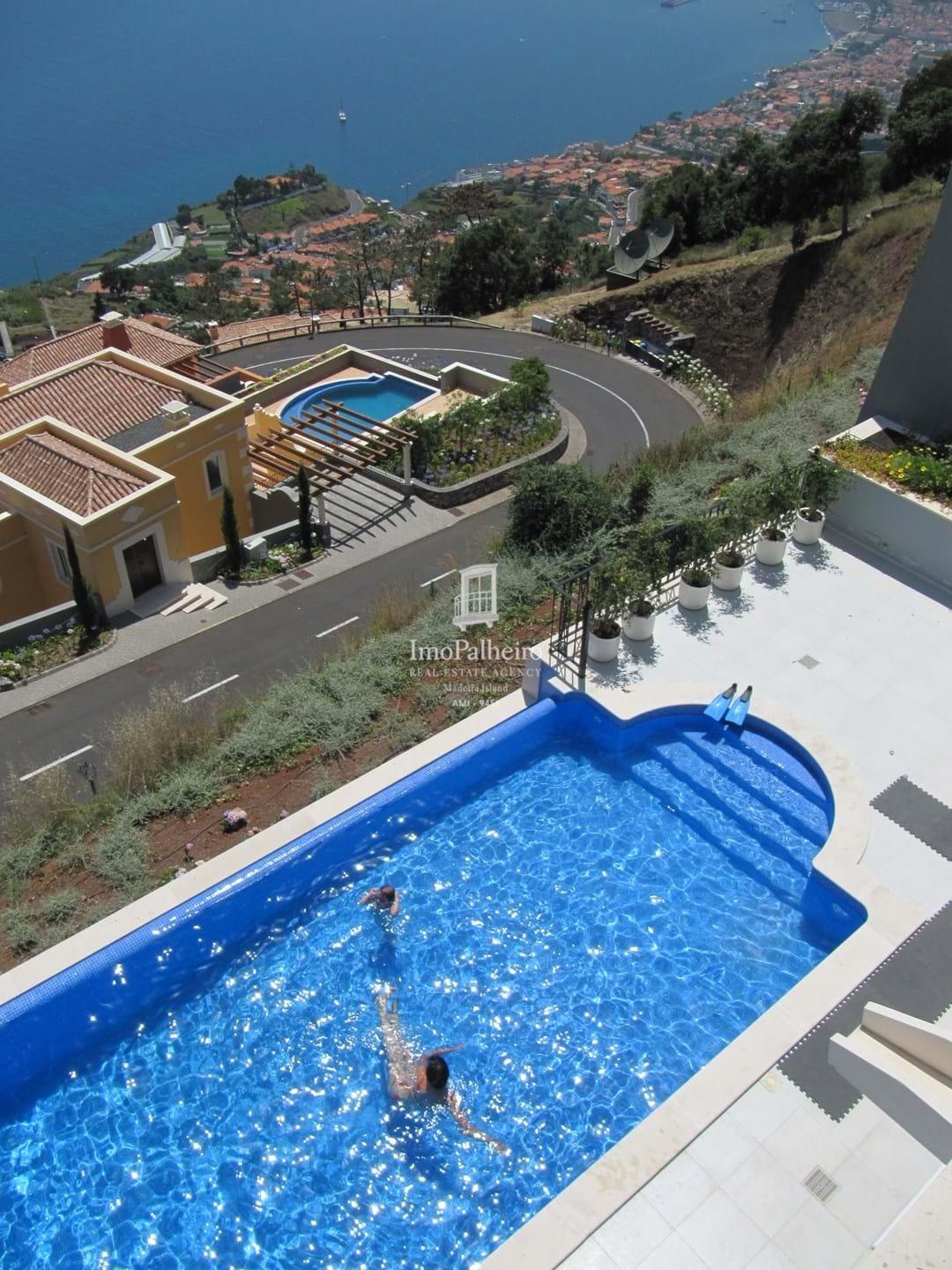 Stunning contemporary villa in Palheiro Village
