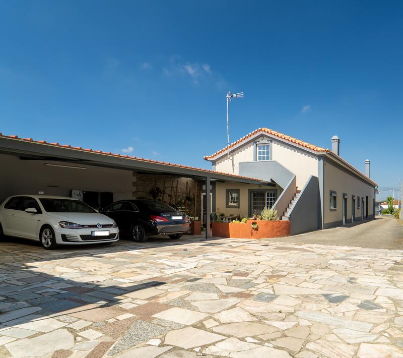 Independent 3-bedroom house with 2-bedroom annex and 5,000 meters of land.