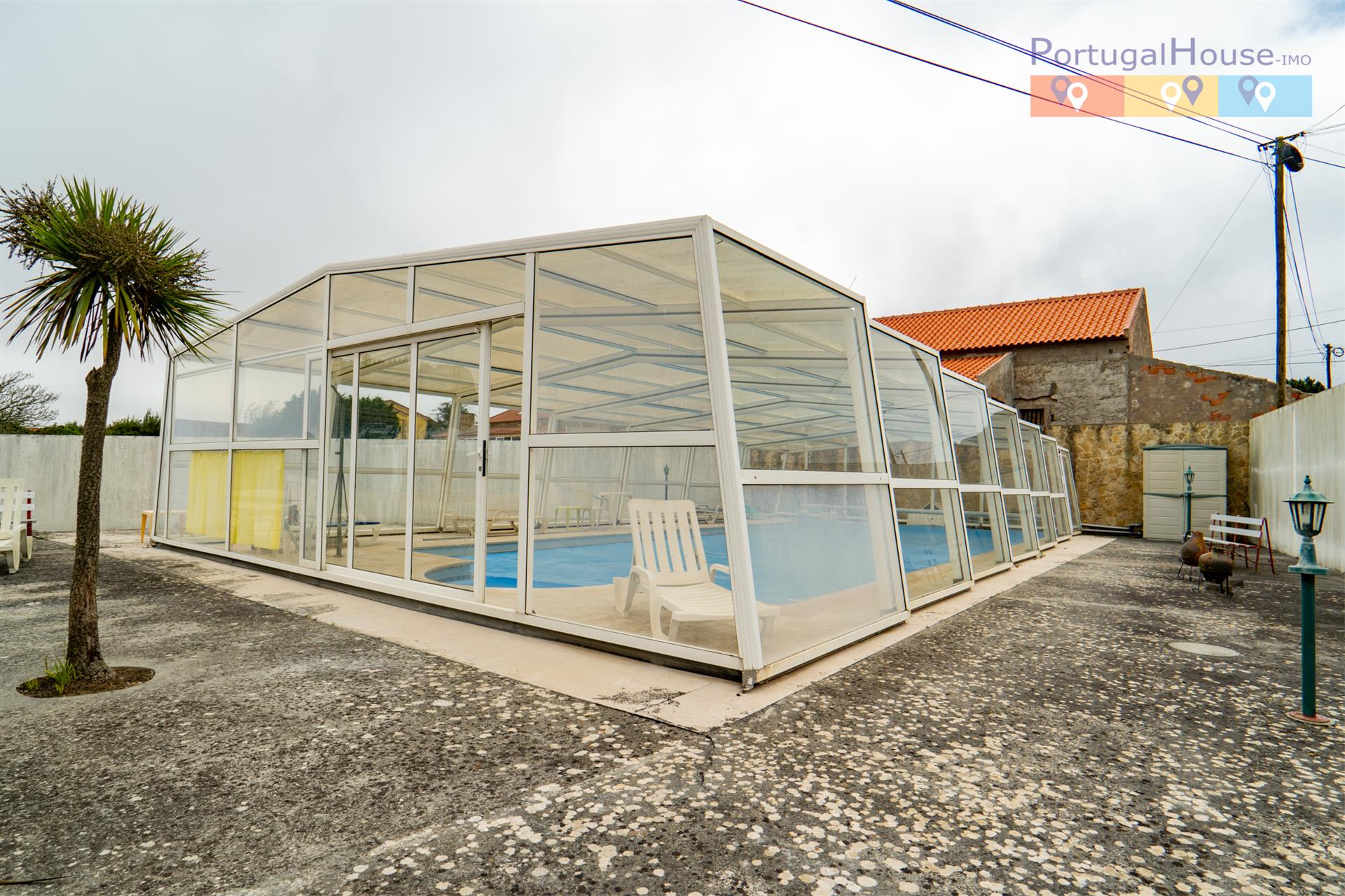 Landhaus mit Swimmingpool und Weinkeller auf einem Grundstück von 2.500 Quadratmetern.