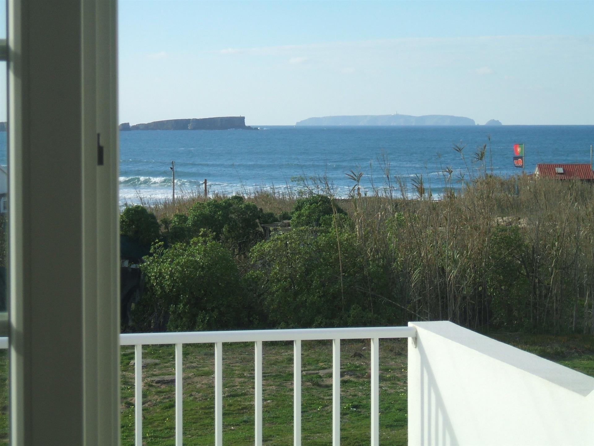 Villa T3 in the best area of Baleal beach with direct views of the beach and the sea
