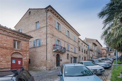 Stabile/Palazzo di 600 m2 a Civitanova Marche