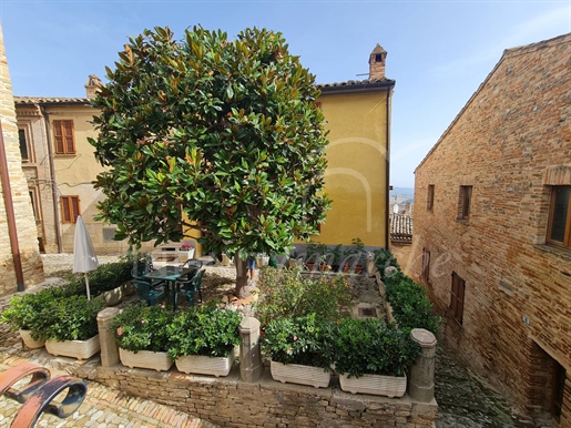 Samostojeća kuća od 100 m2 u Montalto delle Marche