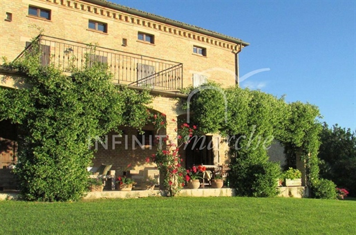 Landhaus/Bauernhaus/Innenhof von 545 m2 in Appignano