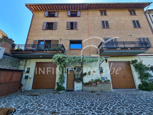 Casa indipendente di 355 m2 a Belforte del Chienti