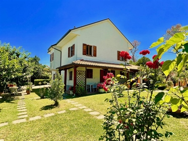 Villa individuelle de 375 m2 à Porto San Giorgio