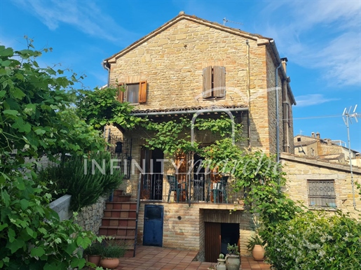 Maison ou villa indépendante de 110 m2 à Monte San Martino