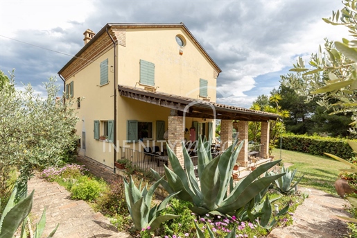 Landhaus/Bauernhaus/Innenhof von 370 m2 in Potenza Picena