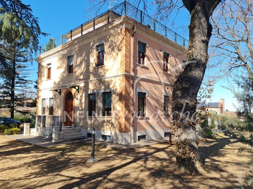 Maison individuelle de 395 m2 à Appignano