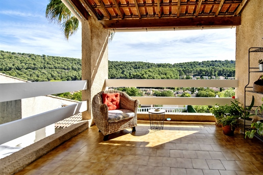 Carnoux en Provence : Villa T5 - Schwimmbad - Freie Sicht
