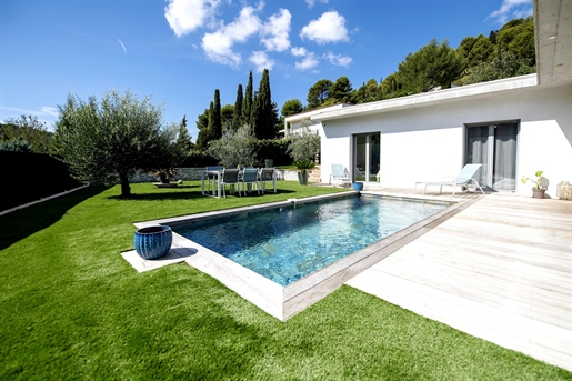 Carnoux: Single storey villa with swimming pool
