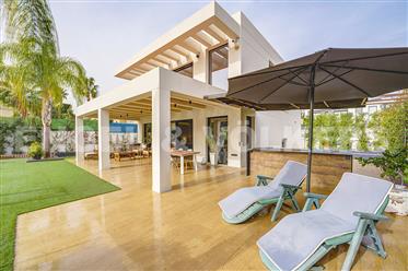 Exclusive, Modern Villa, A Step From The Sea
