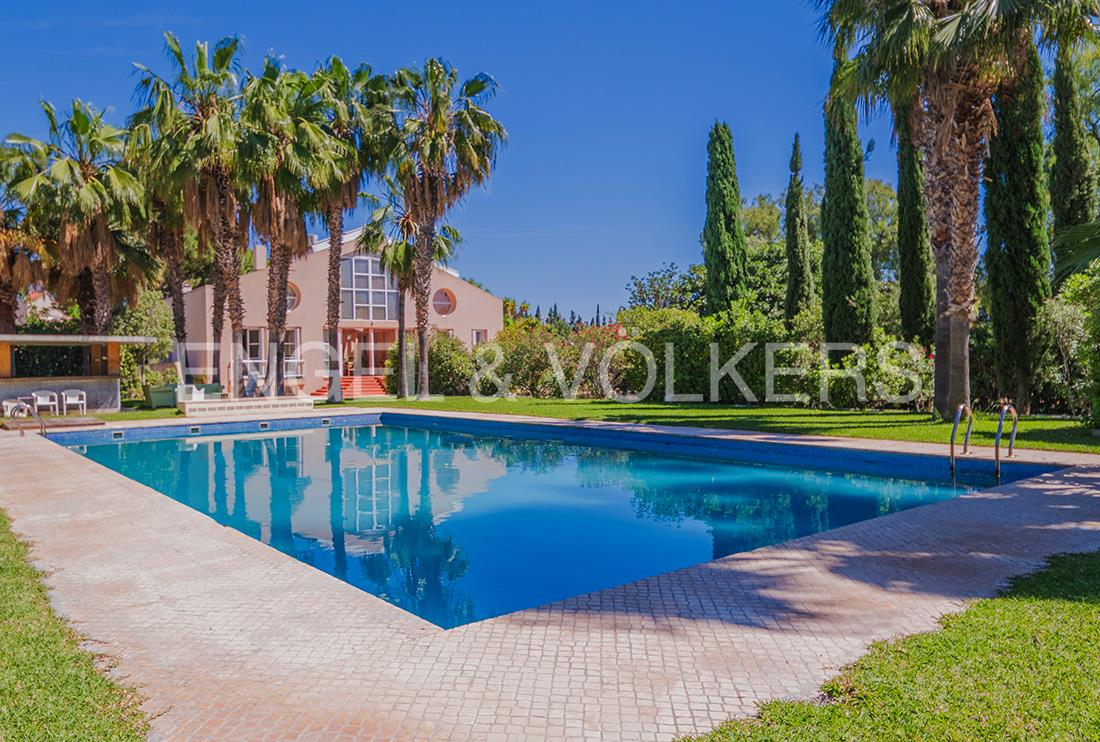 Splendid Villa with Privacy in Alicante