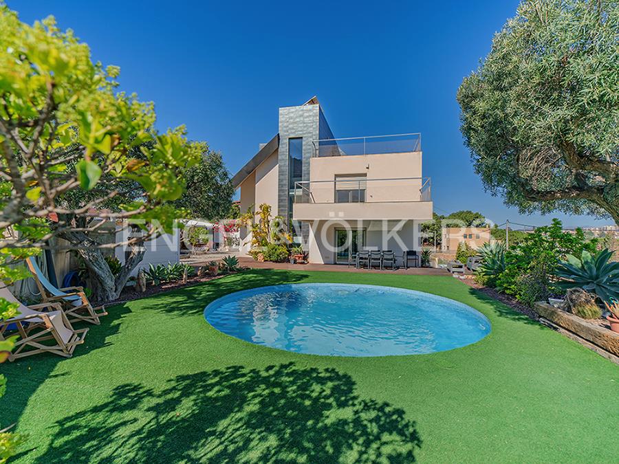 Design and Tranquility with Panoramic Views