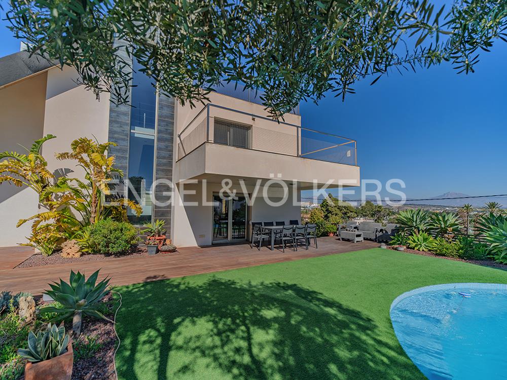 Design and Tranquility with Panoramic Views