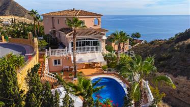 Amplia Villa Con Vistas Al Mar Mediterráneo