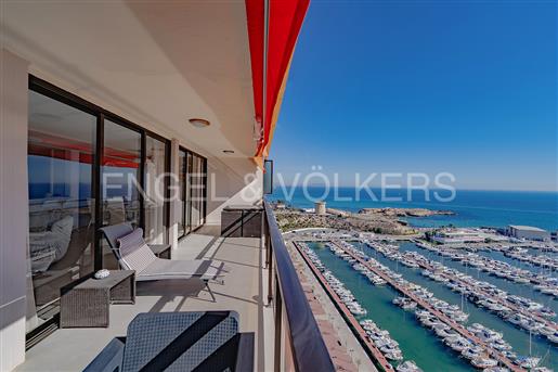 Bright Penthouse with Stunning Sea Views