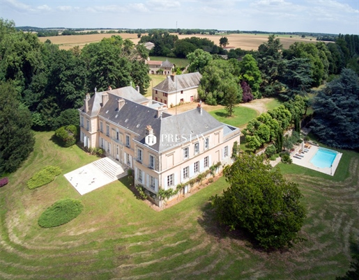 Grande proprietà con castello, alloggio e annessi - settore Poitiers