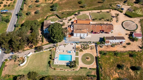 Gård beliggende mellem Guia og Vale de Parra i Algarve