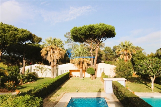 Villa jumelée de 3 chambres avec piscine dans un quartier privilégié de Vilamoura
